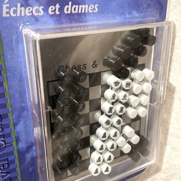 *NEW* Chess and Checkers Magnetic Mini Travel Game - Picture 2 of 7